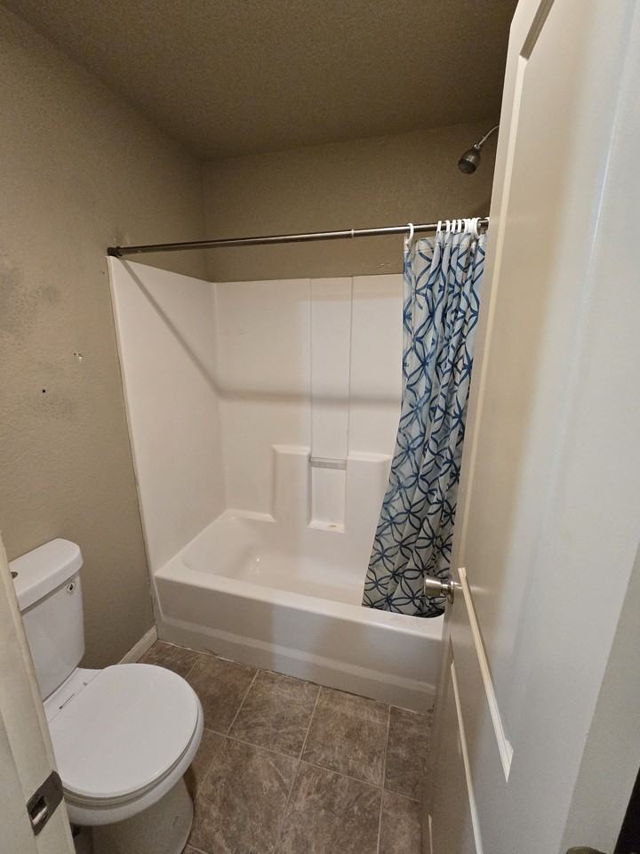 554 E 8th St #1 - Photo 3 of 4