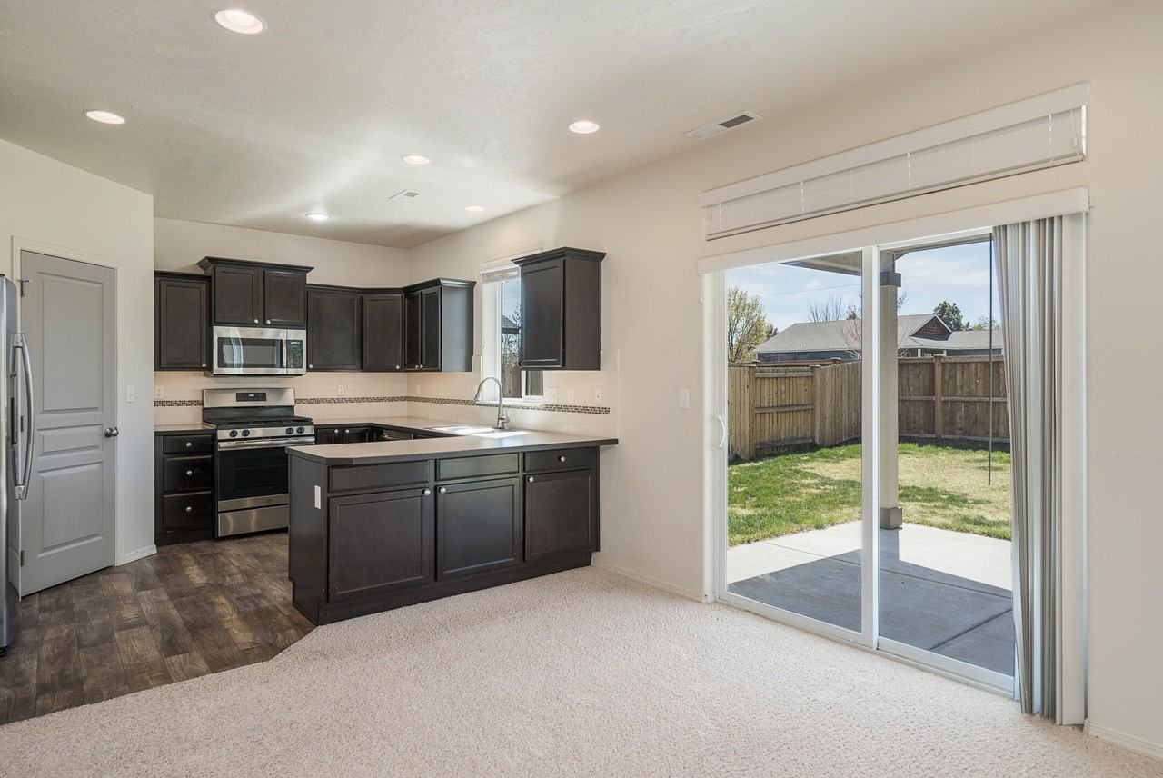 3616 Sw Pumice Stone Ave #1 - Photo 4 of 19