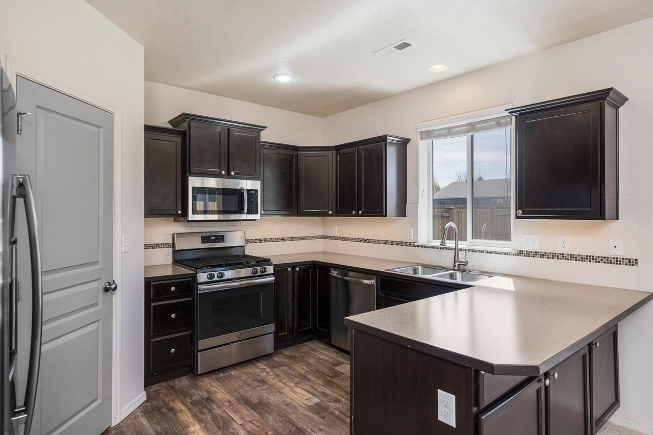 3616 Sw Pumice Stone Ave #1 - Photo 5 of 19