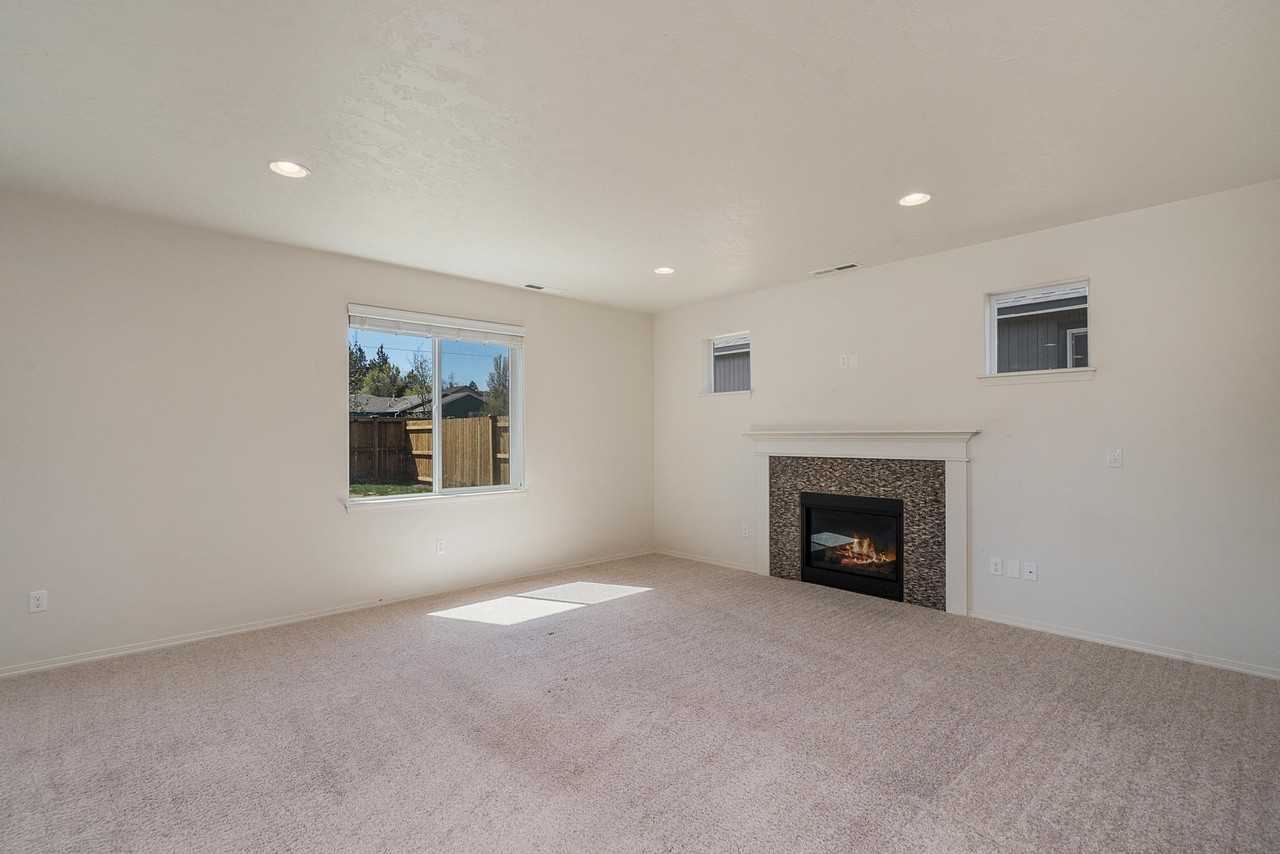 3616 Sw Pumice Stone Ave #1 - Photo 7 of 19