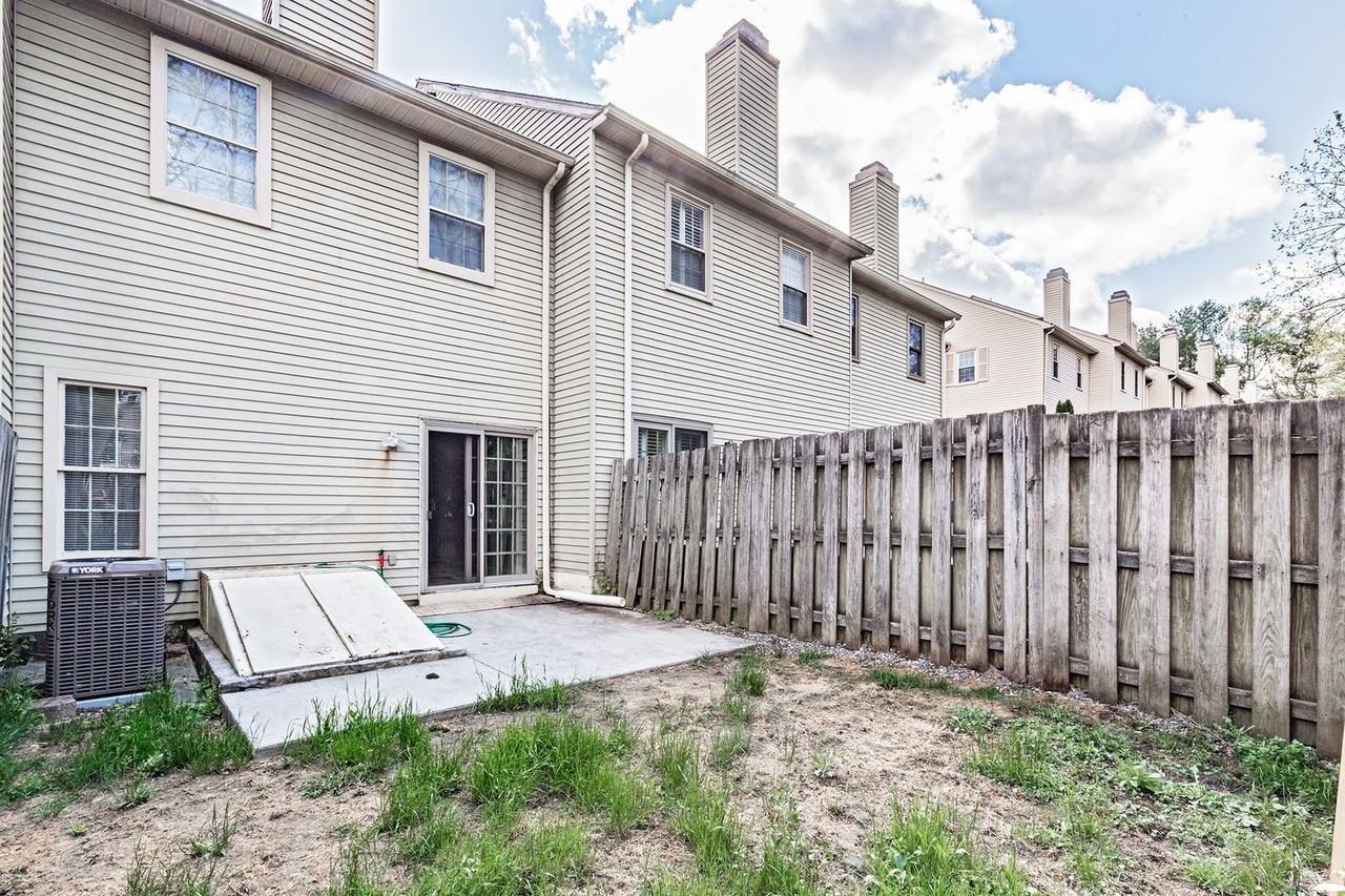 112 Wooden Carriage Dr - Photo 2 of 16