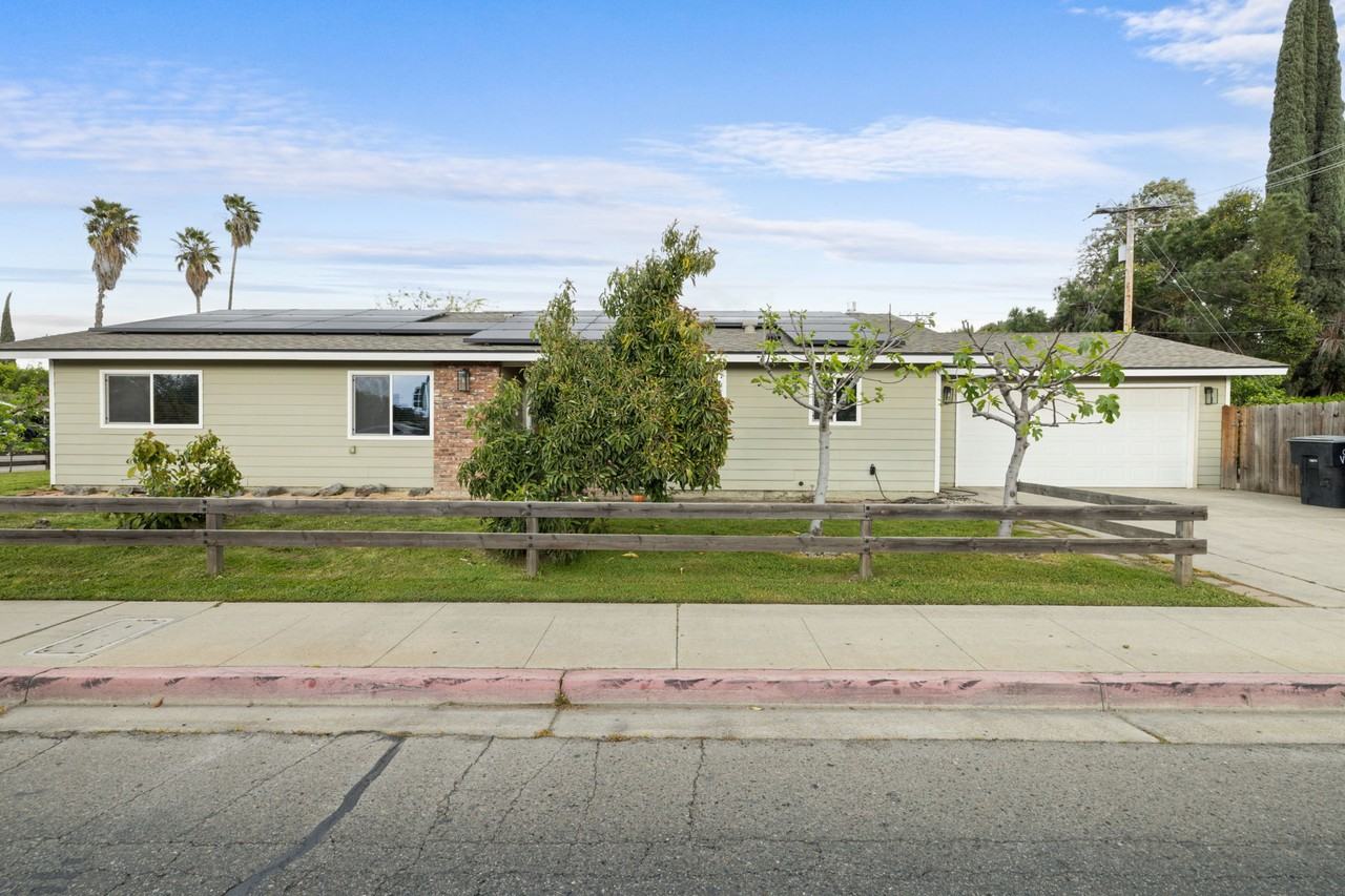 1212 S Demaree St #1