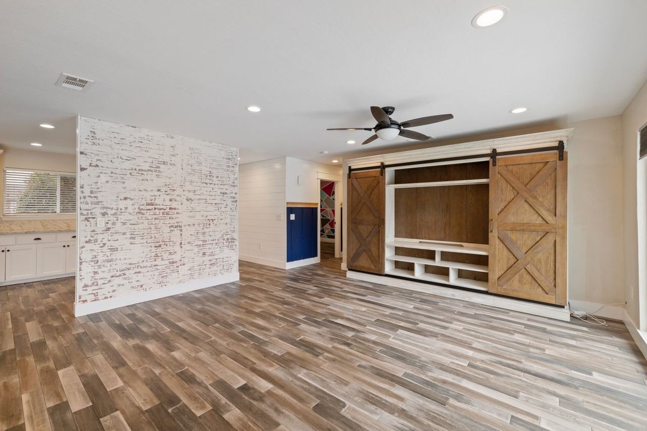 1212 S Demaree St #1 - Photo 6 of 27
