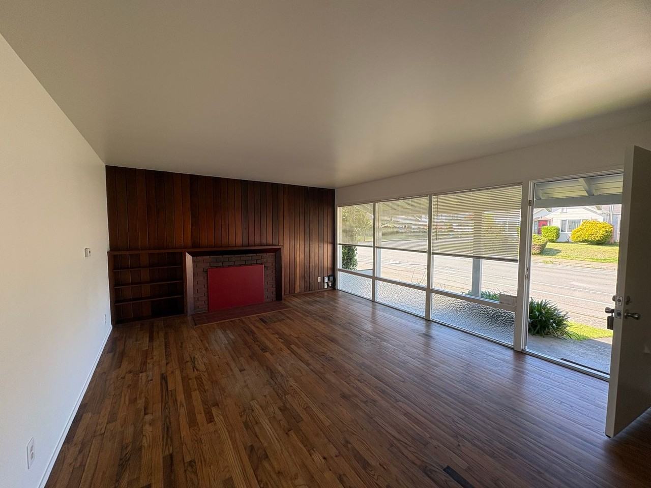 1210 Harris St - Photo 2 of 10