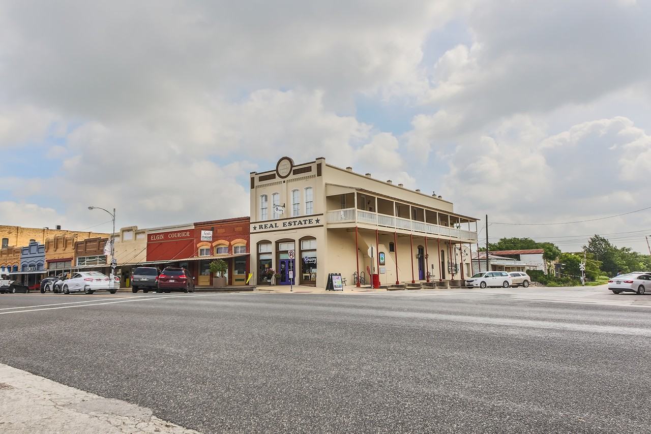 100 E 1st St #101 - Photo 7 of 7