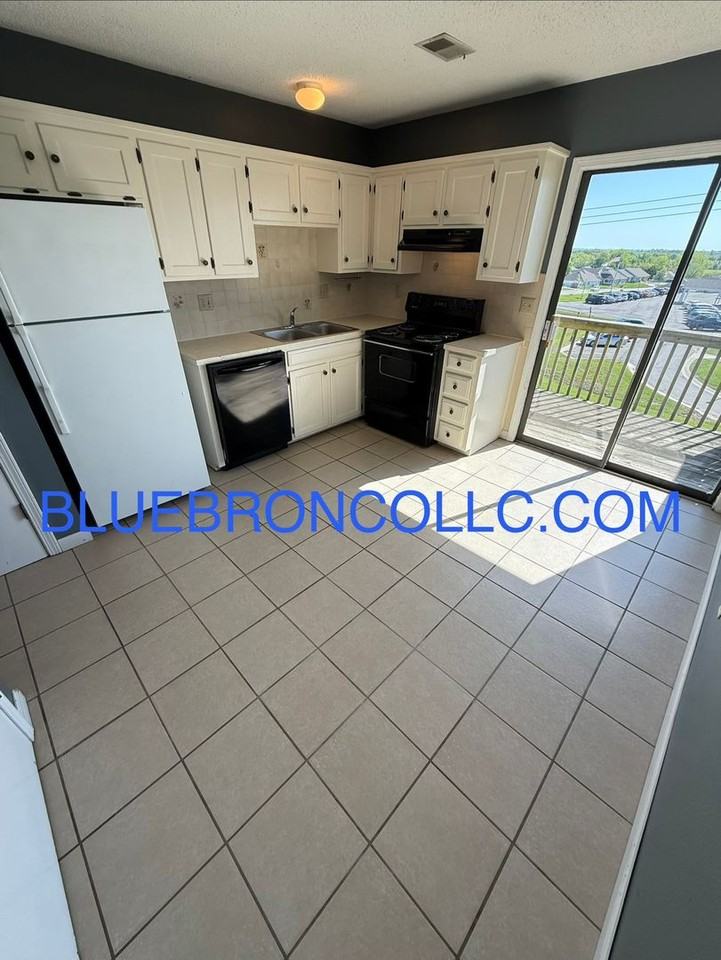 511 Sky Vue Dr - Photo 3 of 9