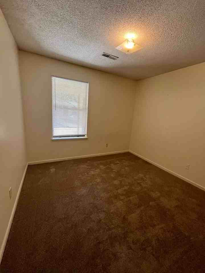 101B Freehold Cir - Photo 7 of 11