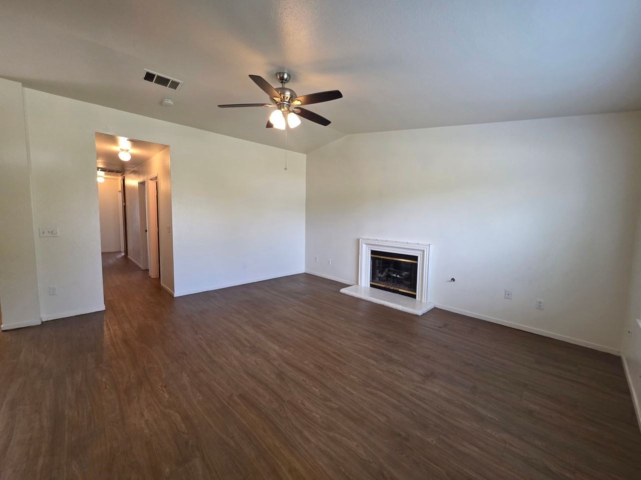 2211 W Sweet Ct - Photo 2 of 9