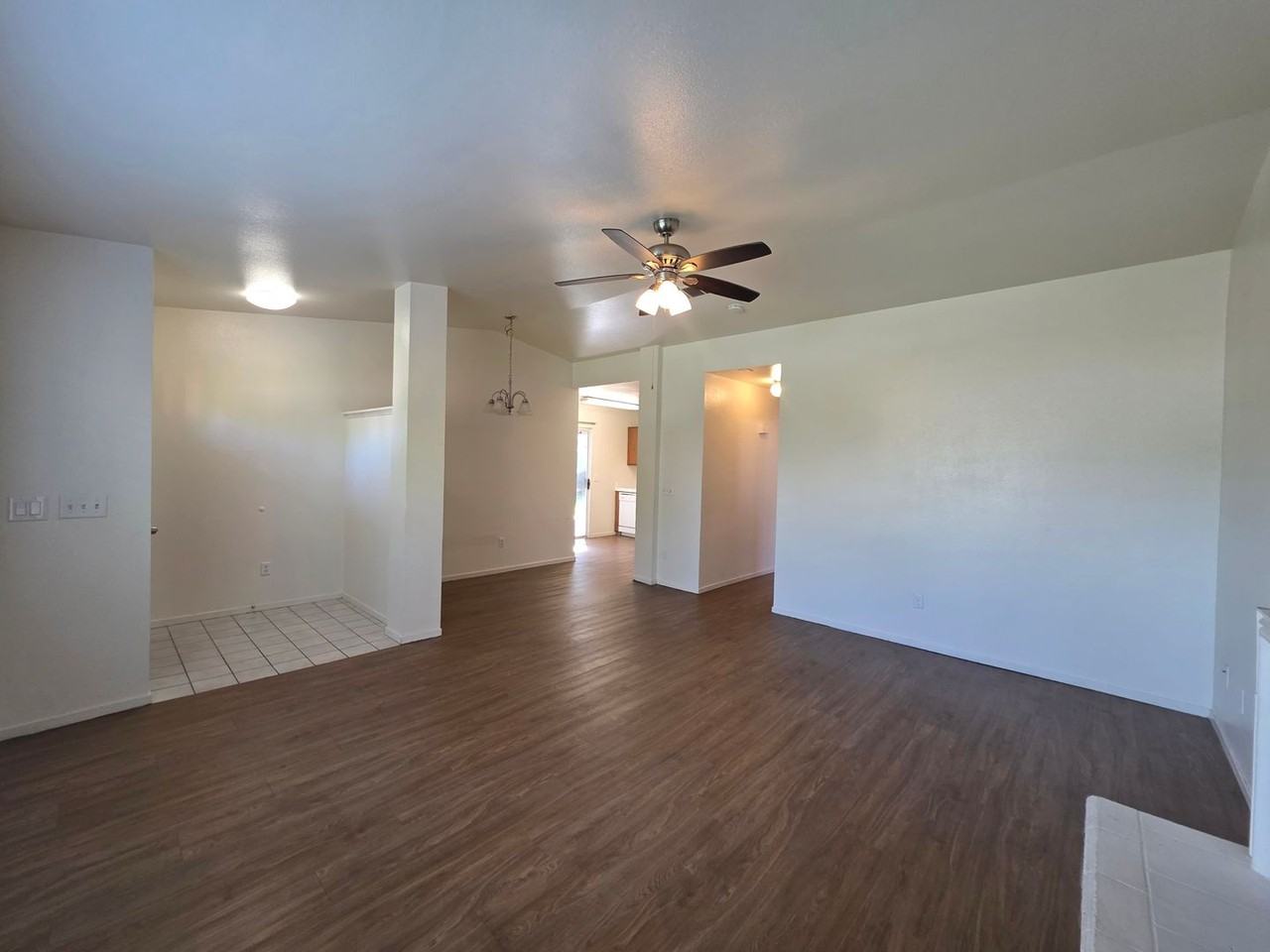 2211 W Sweet Ct - Photo 3 of 9