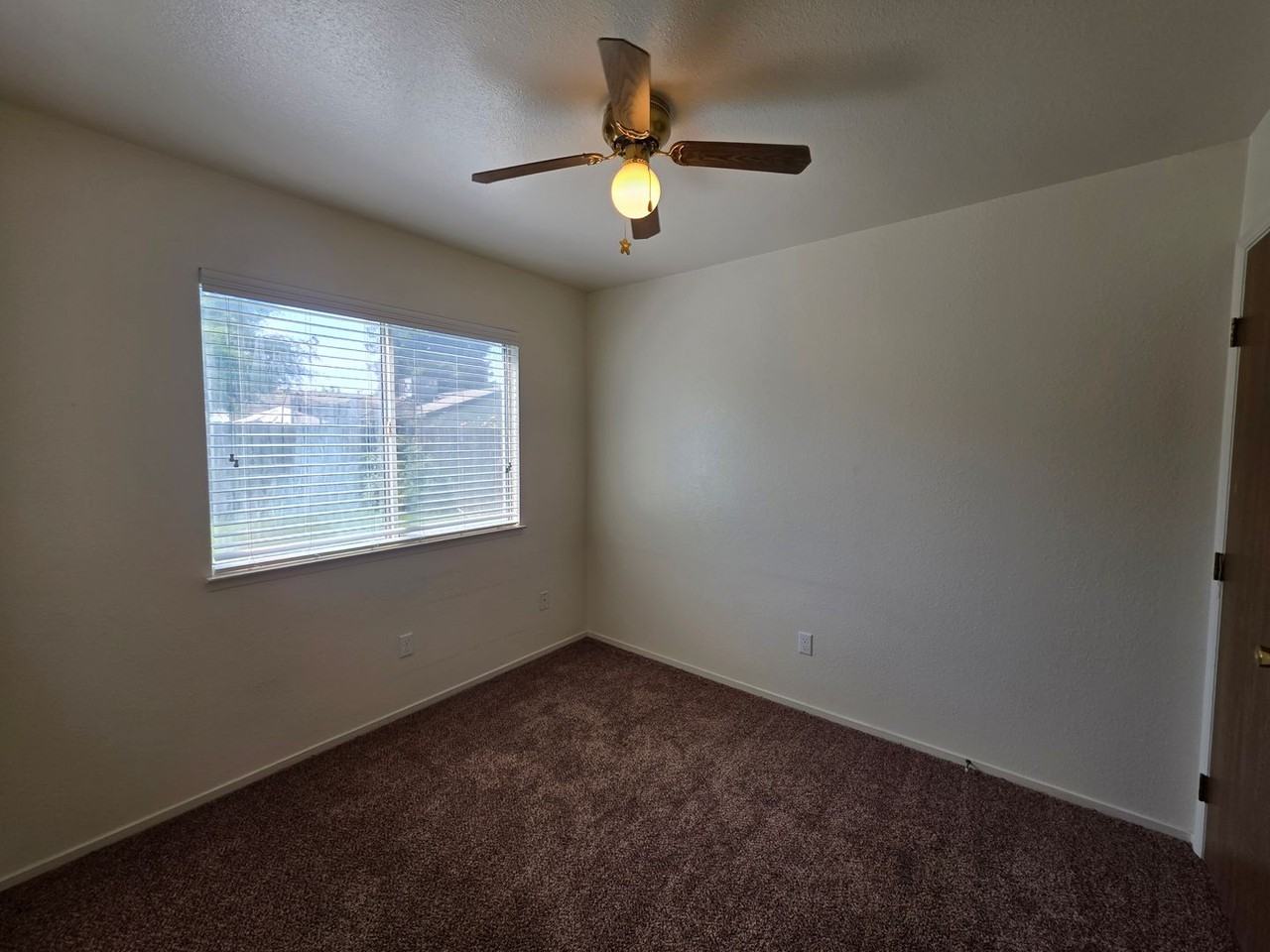 2211 W Sweet Ct - Photo 7 of 9