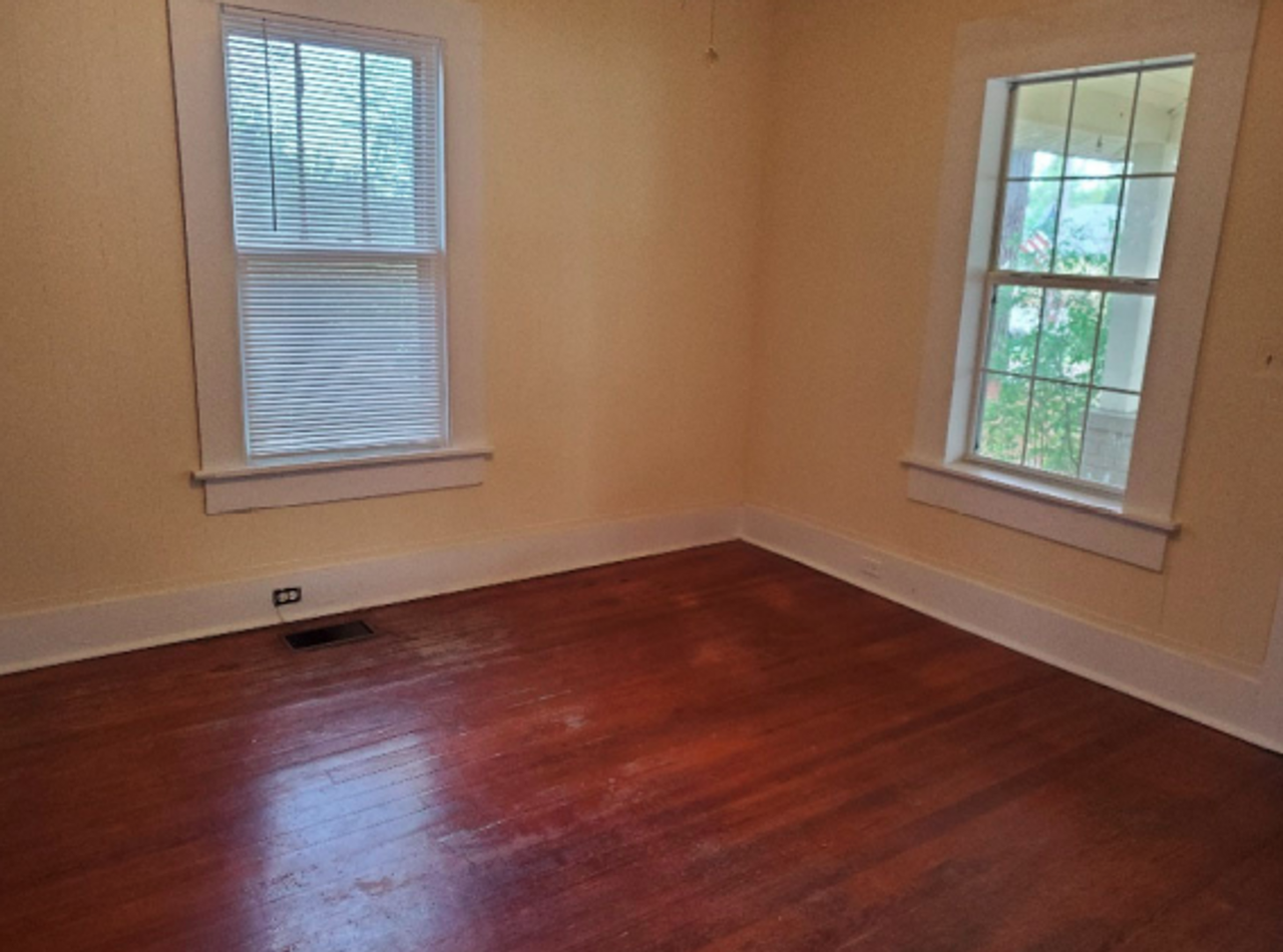 1110 Mimosa Dr - Photo 2 of 6