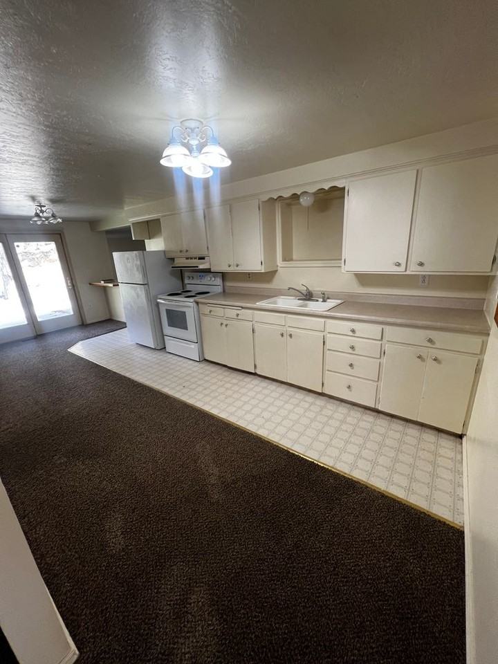 1202 Swisher Rd - Photo 3 of 15