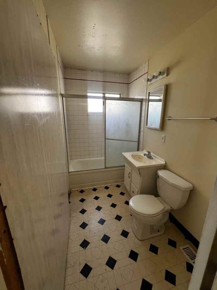 1202 Swisher Rd - Photo 4 of 15