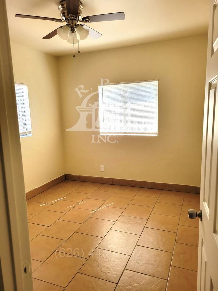 361 S Humphreys Ave - Photo 5 of 12