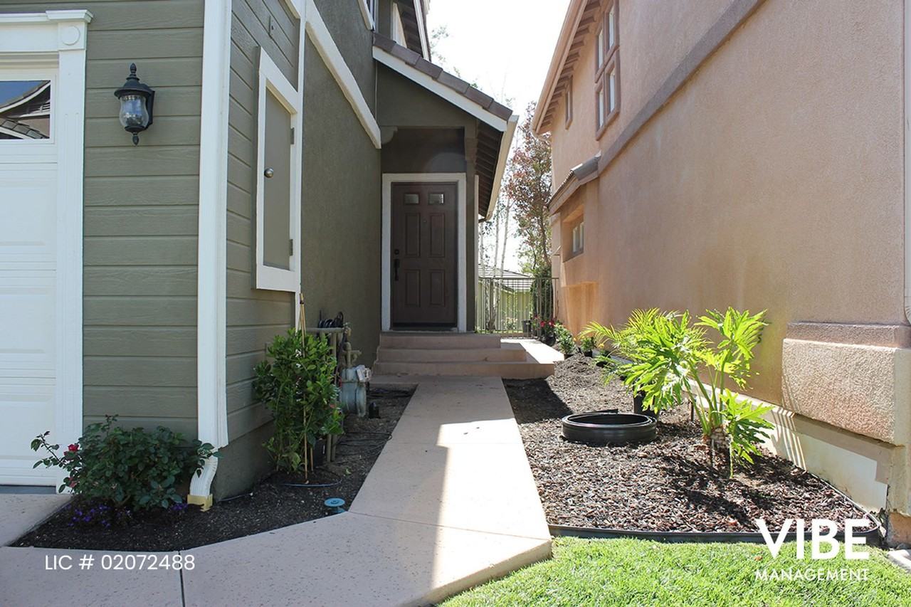 2828 Capella Way - Photo 2 of 34