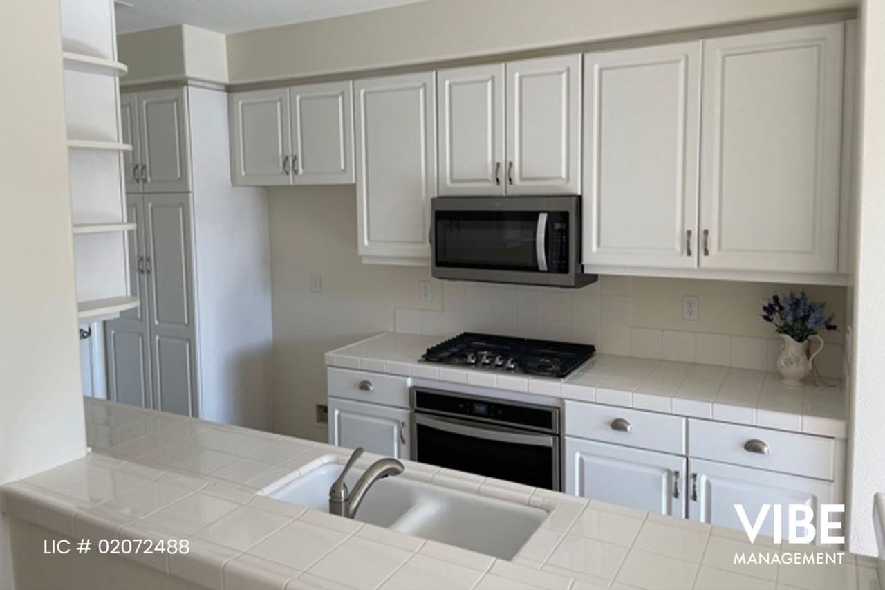 2828 Capella Way - Photo 7 of 34