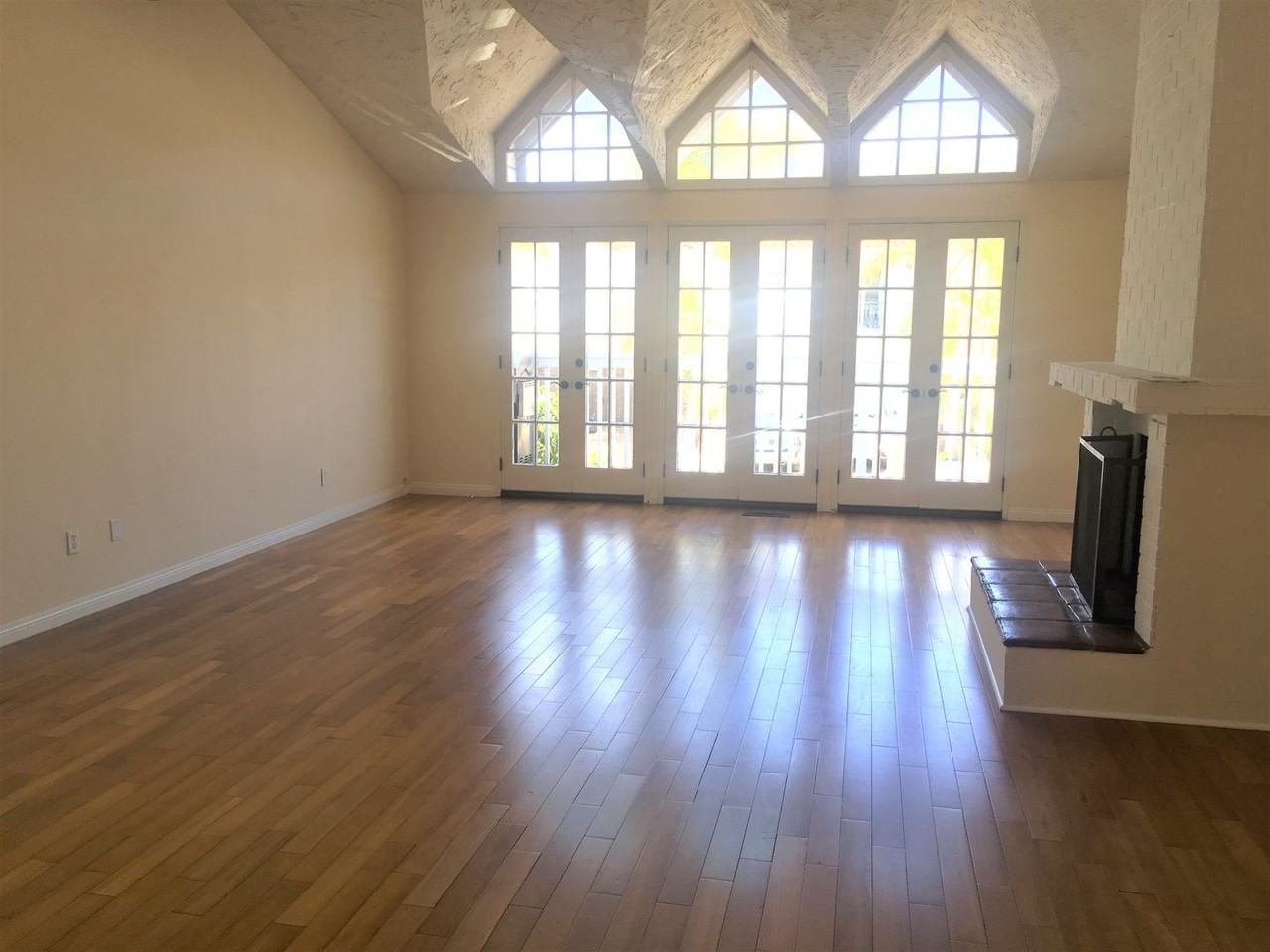 1525 Carver St - Photo 3 of 14