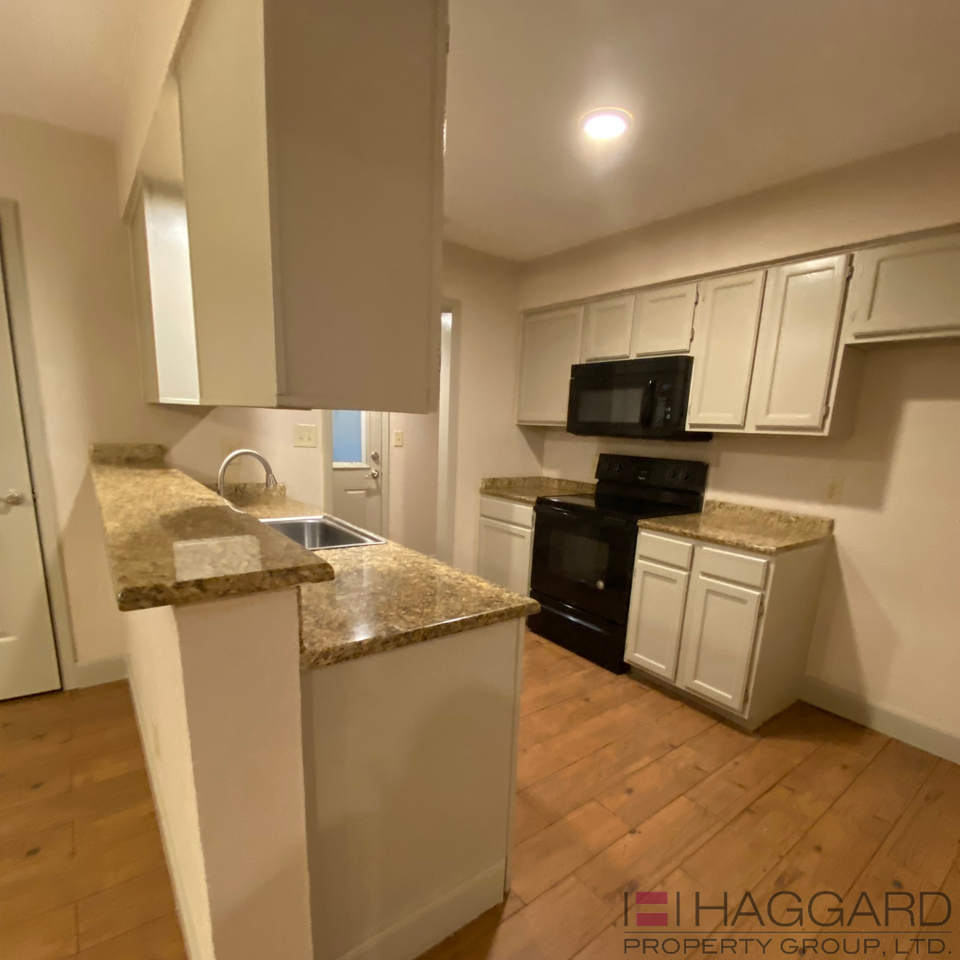 10151 Camelot Dr - Photo 3 of 18