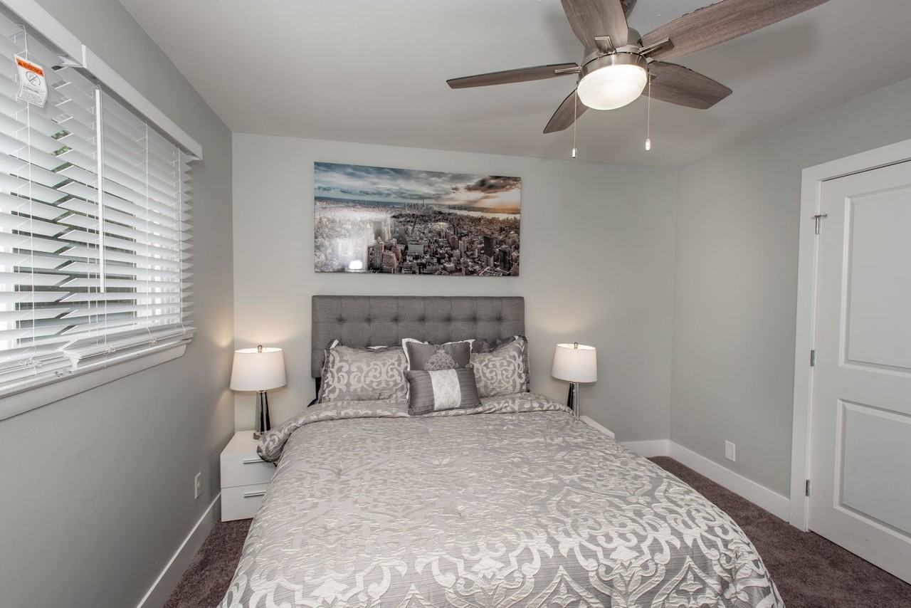 240 Irwin Pl - Photo 7 of 8