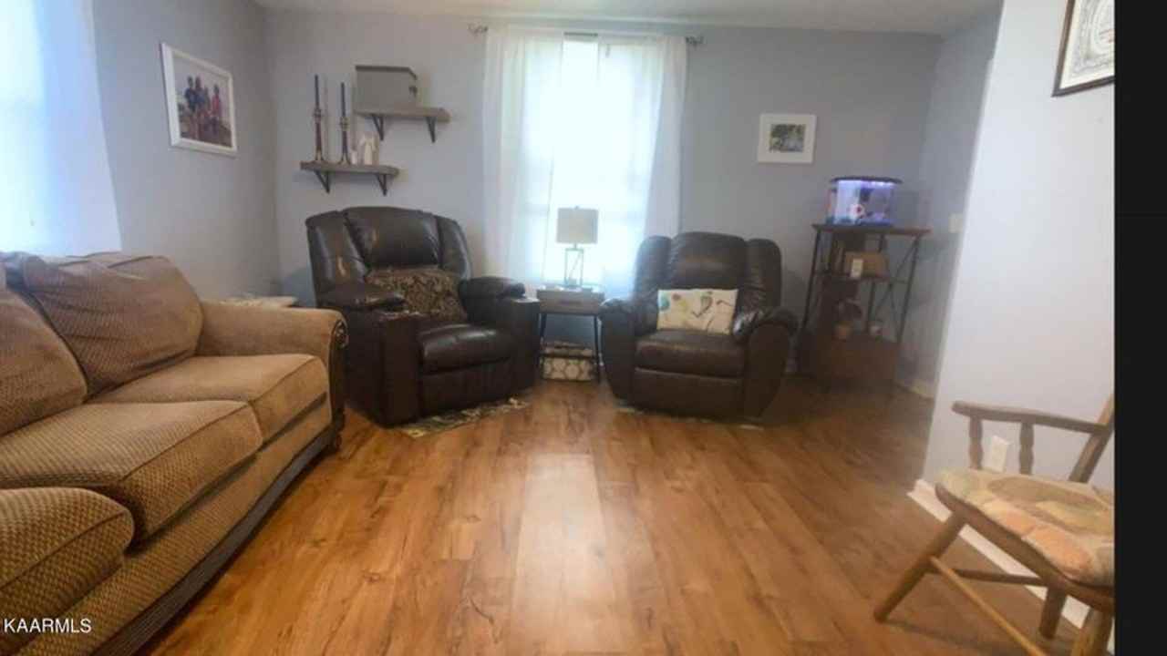 1423 Monroe Ave - Photo 3 of 16