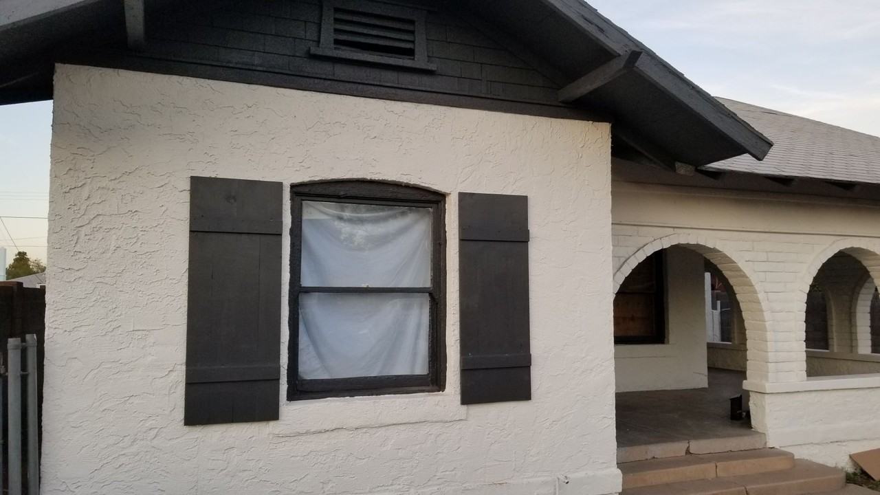 1216 E Pierce St - Photo 2 of 9