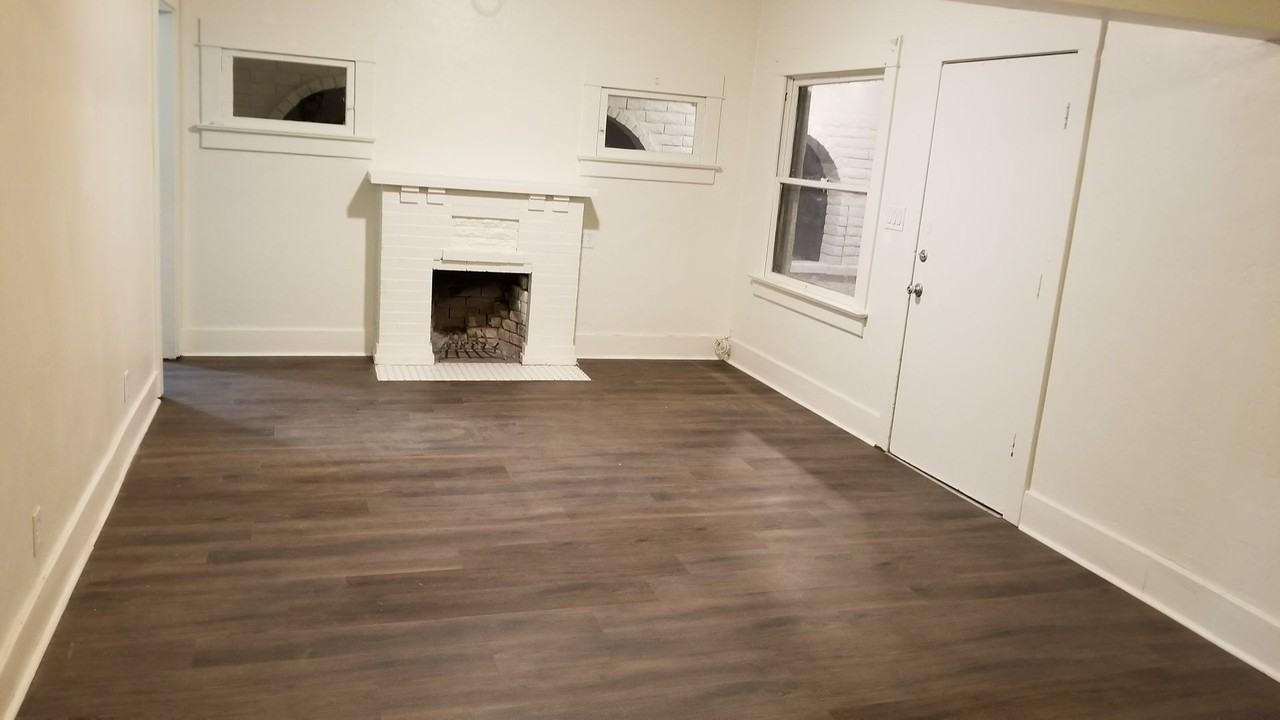 1216 E Pierce St - Photo 3 of 9