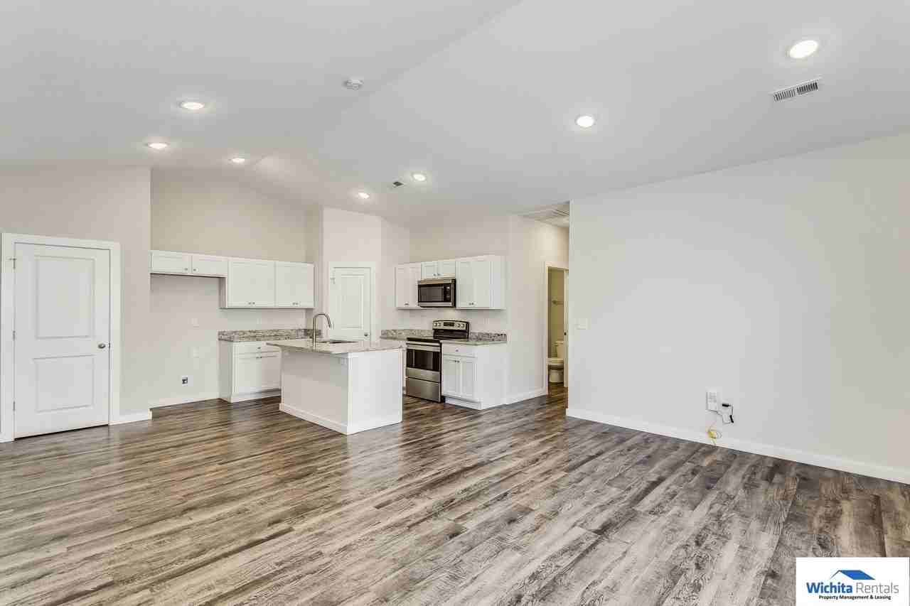 536 Martens Ct - Photo 2 of 10