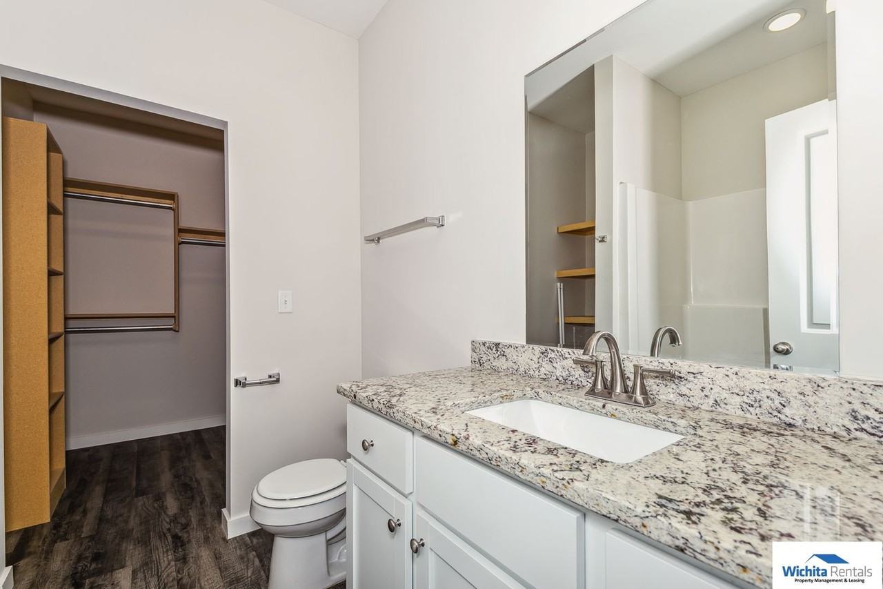 536 Martens Ct - Photo 6 of 10