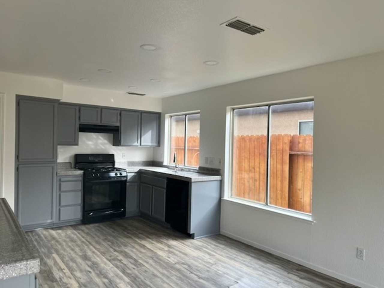 9478 Village Tree Dr - Photo 4 of 12