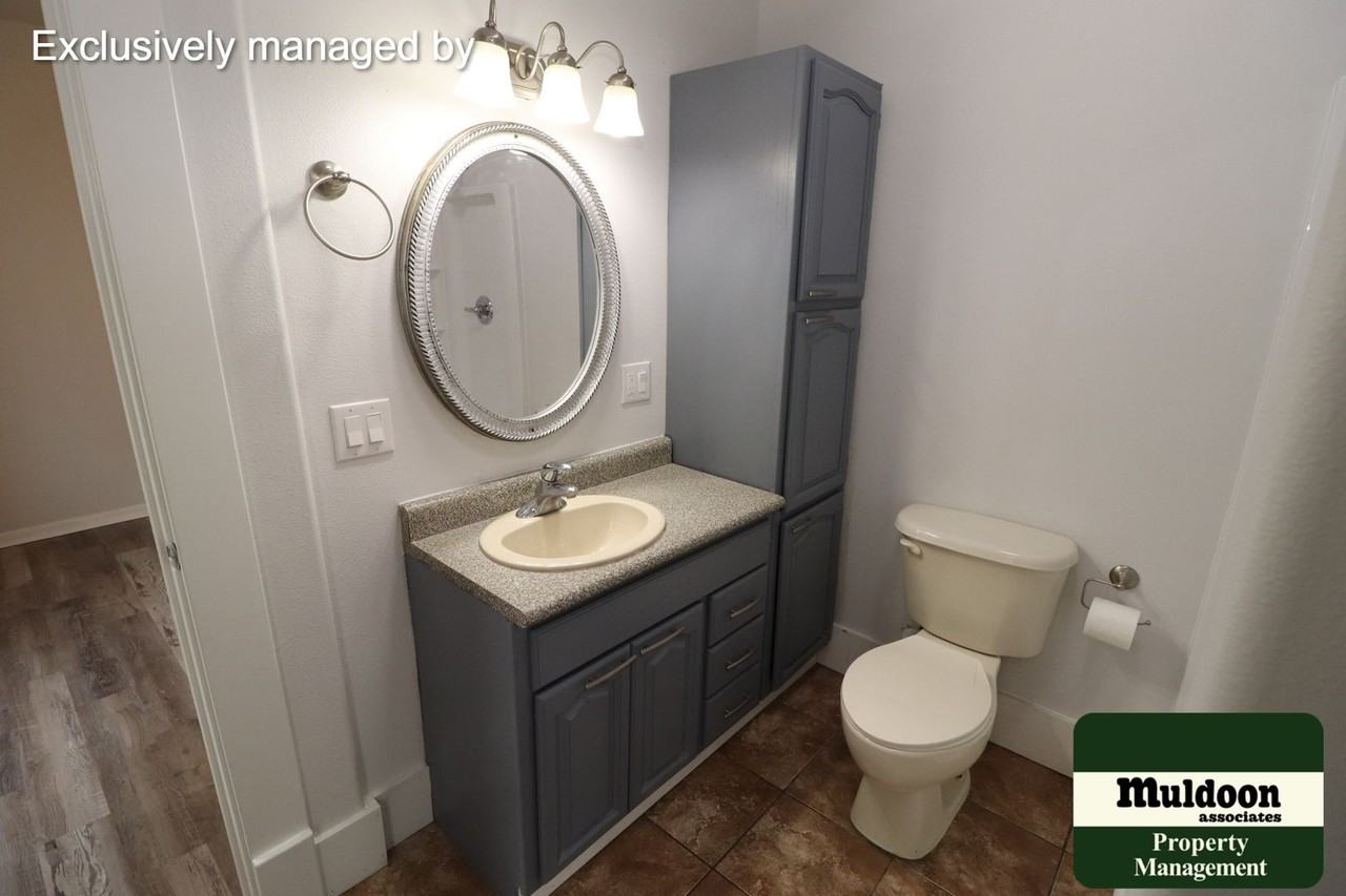 904 E B St - Photo 2 of 8