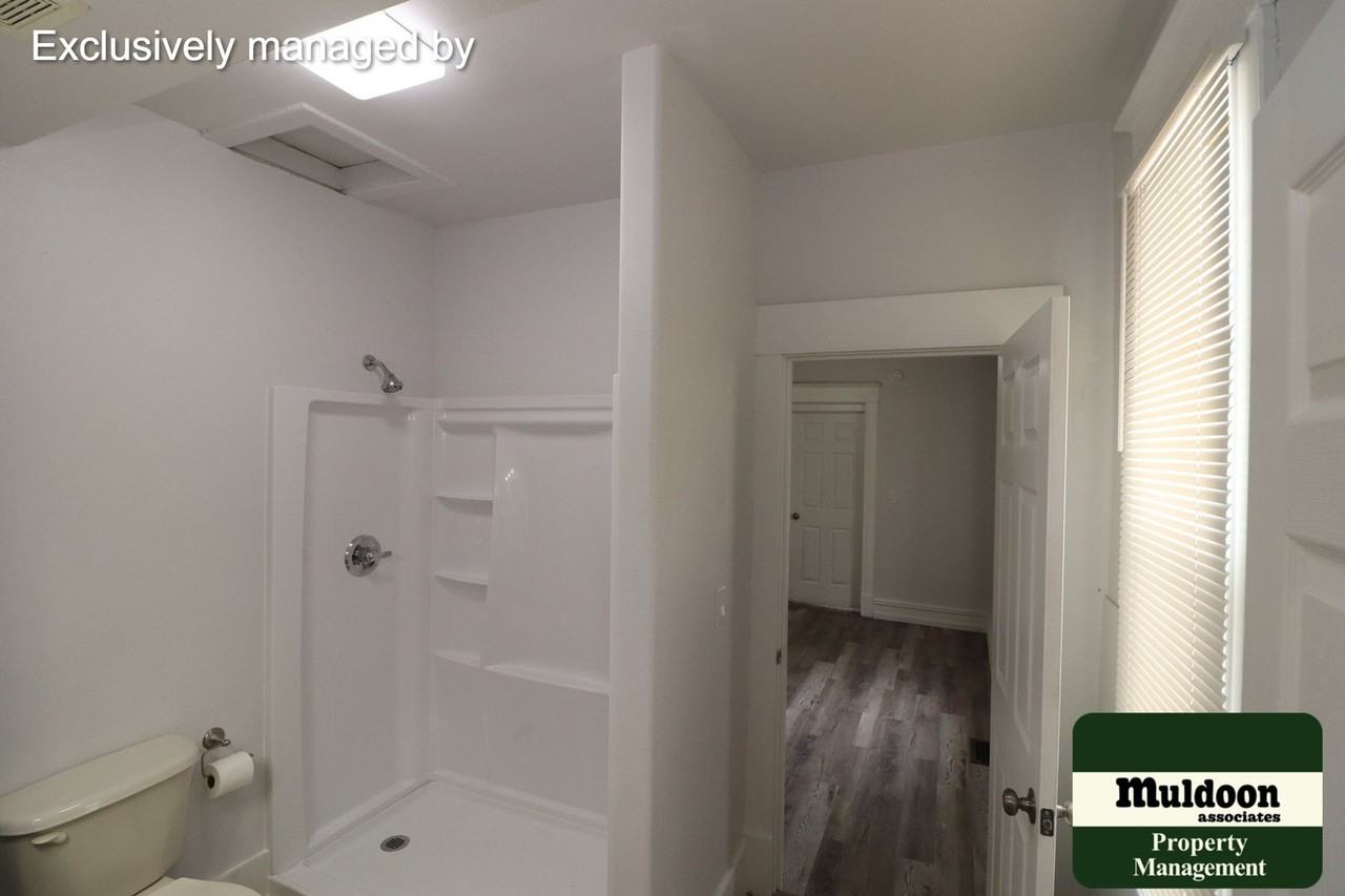 904 E B St - Photo 3 of 8