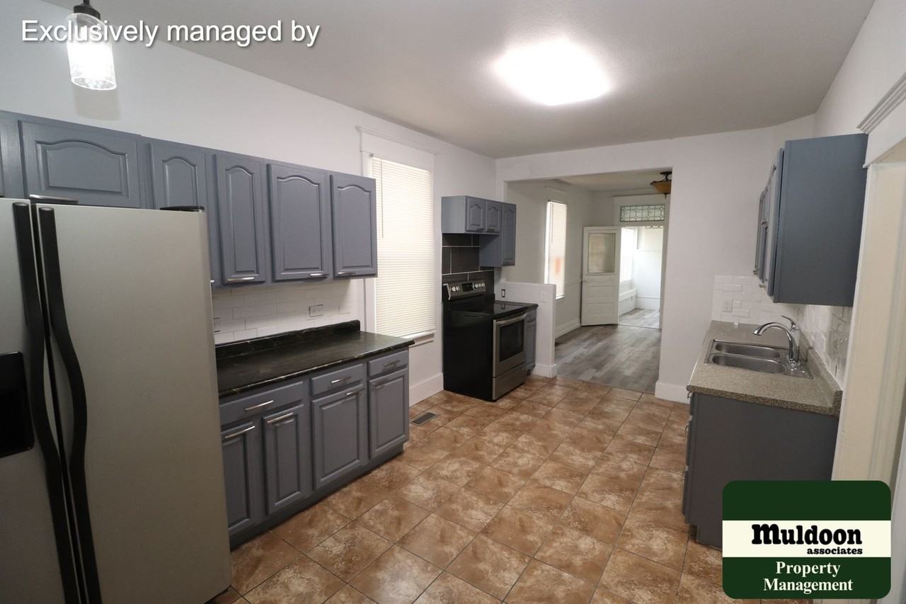 904 E B St - Photo 6 of 8