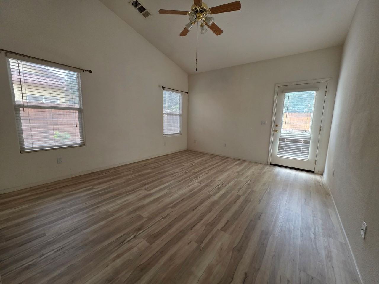 2737 W Oakridge Ave - Photo 7 of 14