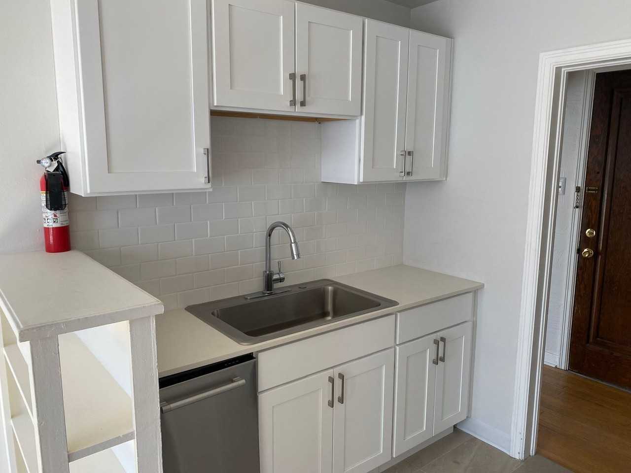 600 S Logan St #5 - Photo 3 of 11