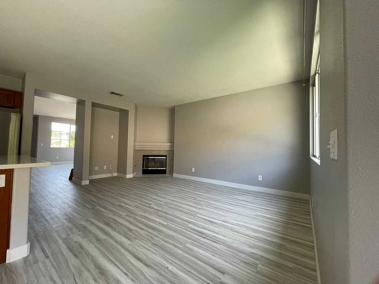 975 Manteca Dr - Photo 2 of 19