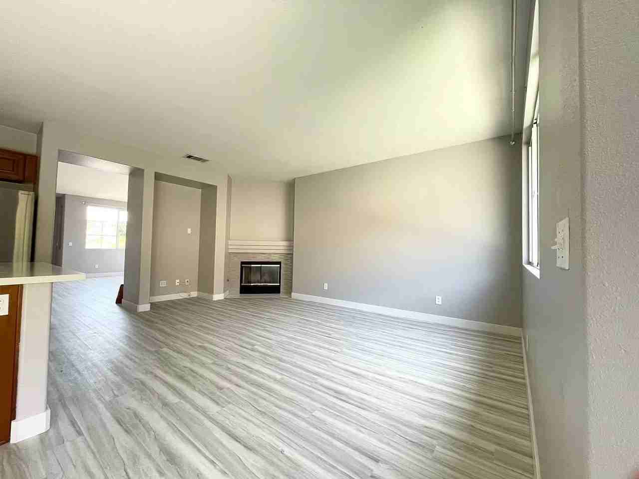 975 Manteca Dr - Photo 6 of 19