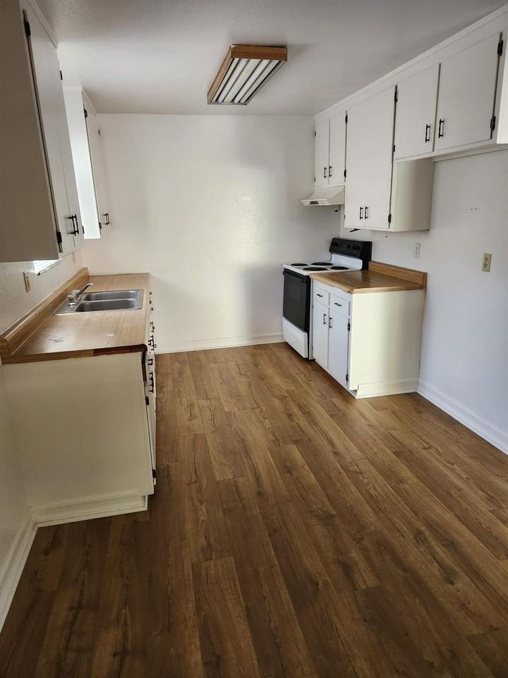 1006 2nd St #A - Photo 3 of 11