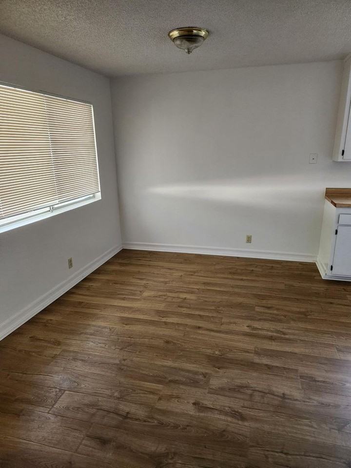 1006 2nd St #A - Photo 6 of 11