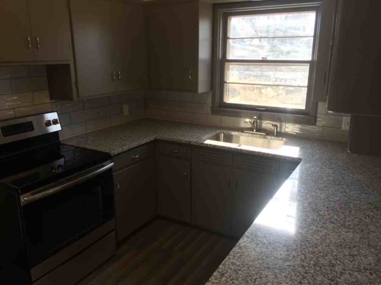 1817 Ryons St - Photo 5 of 18