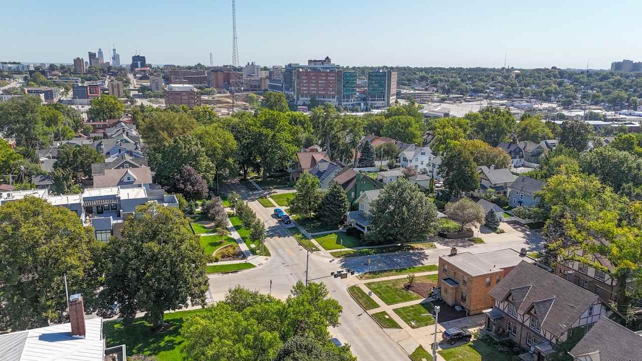 4901 Farnam St - Photo 2 of 13