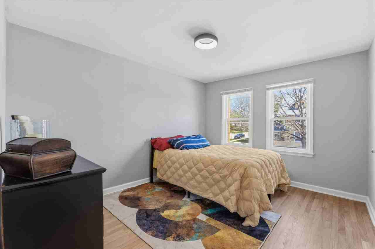 4901 Farnam St - Photo 5 of 8