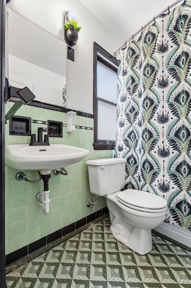 4901 Farnam St - Photo 6 of 8