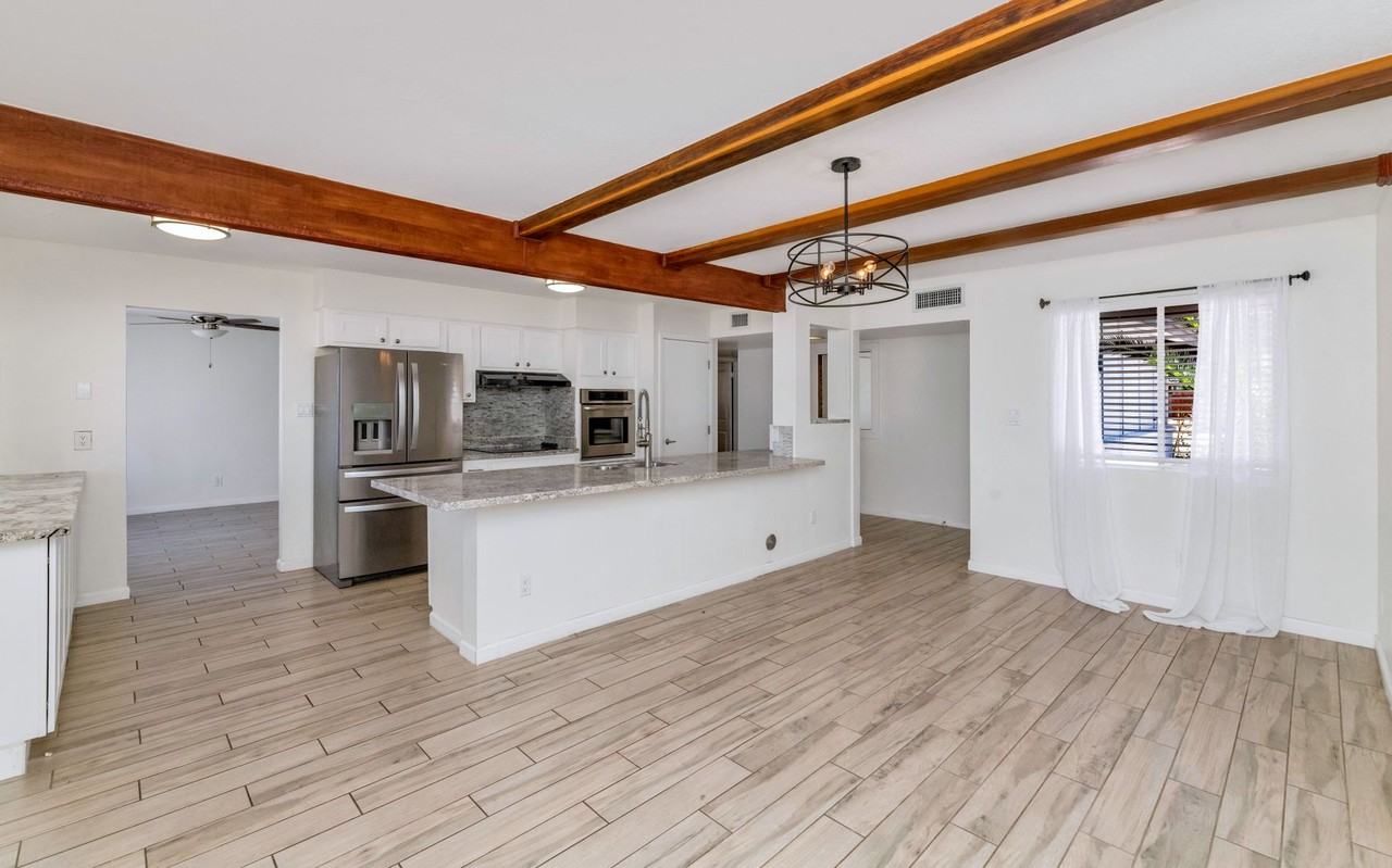 3904 E Sahuaro Dr - Photo 4 of 18