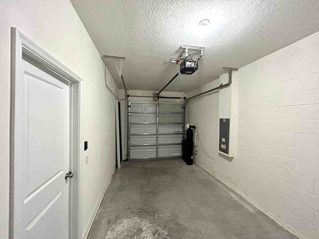 2946 Suncoast Plains Dr - Photo 5 of 28