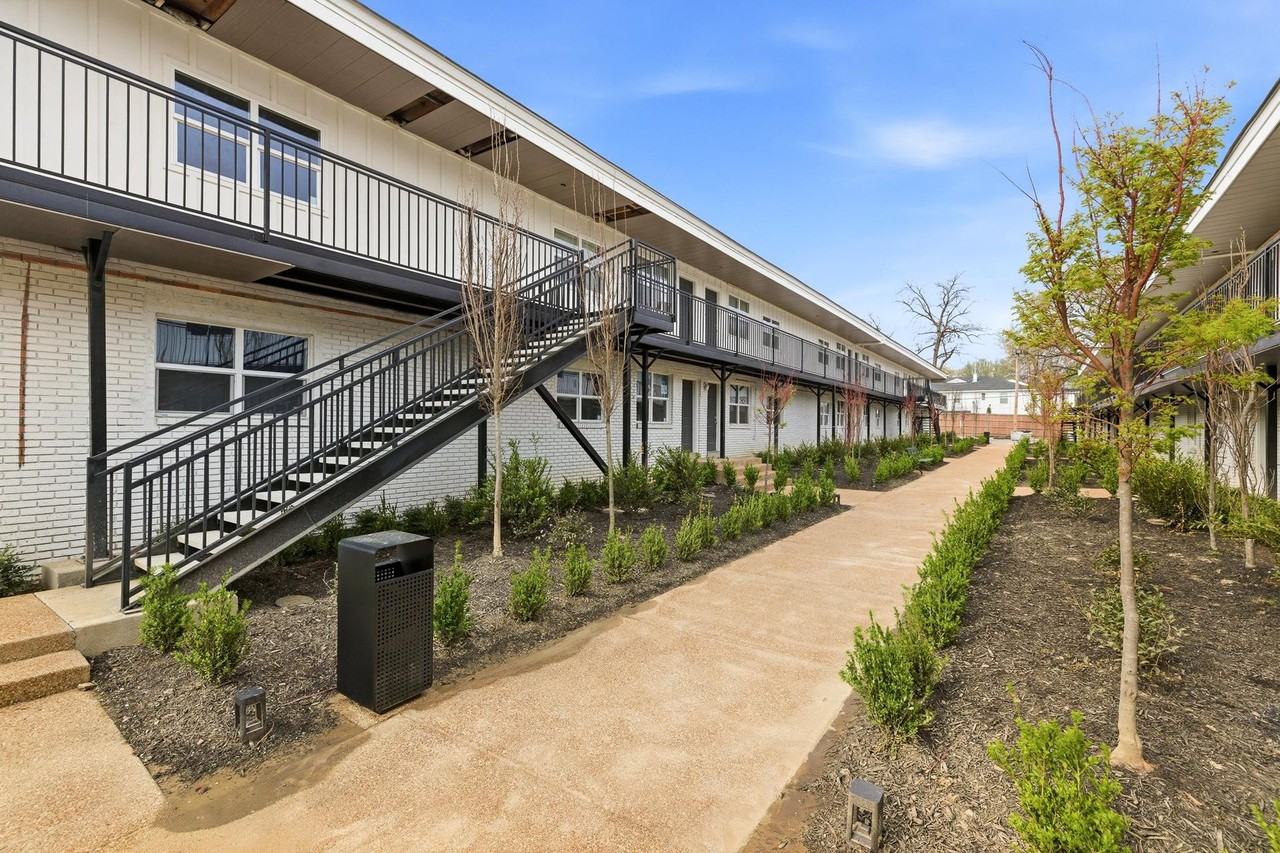 Merton Manor - Photo 2 of 11