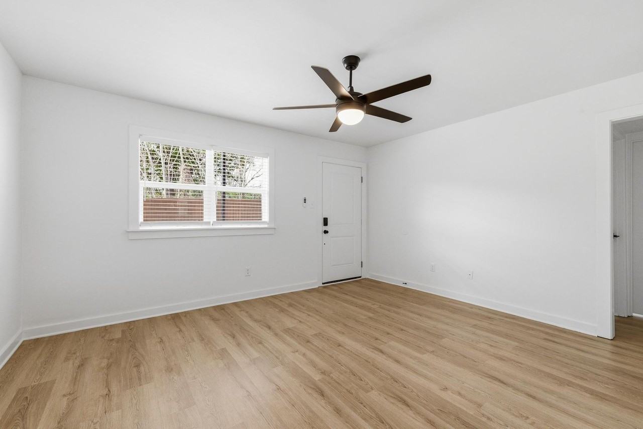 Merton Manor - Photo 3 of 11