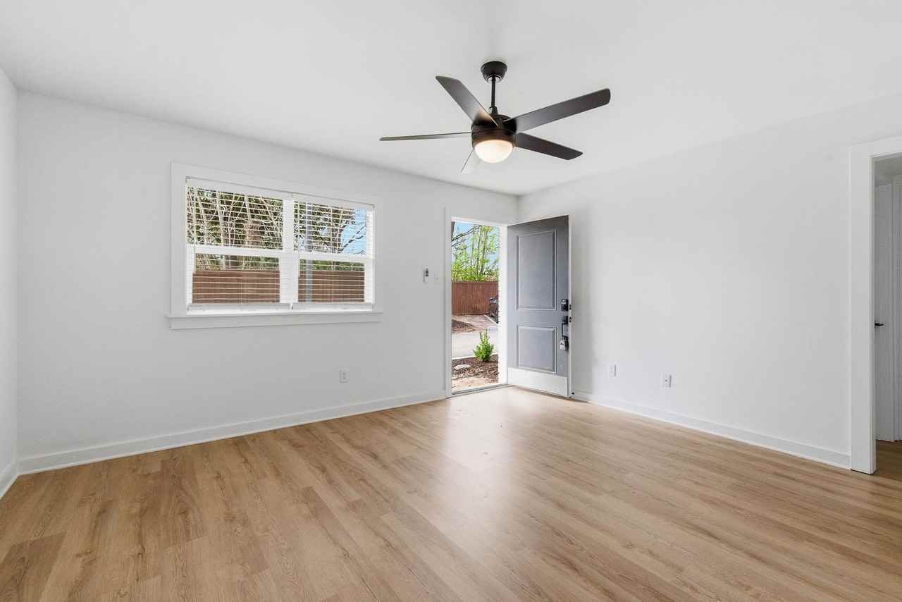 Merton Manor - Photo 4 of 11