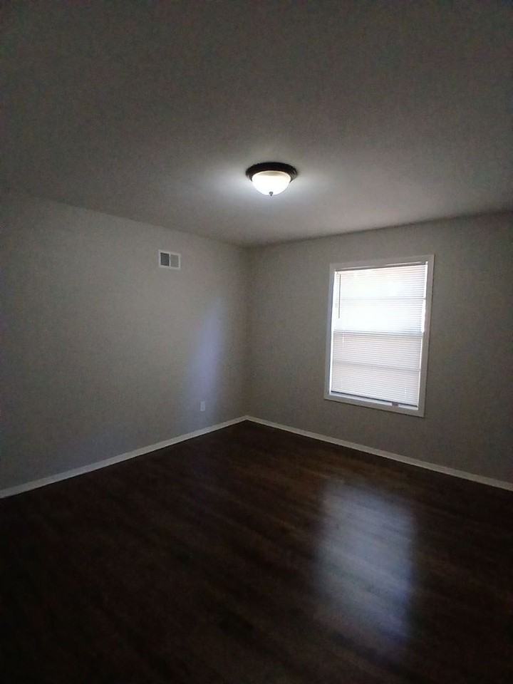 5055 Cheston Ave - Photo 6 of 9