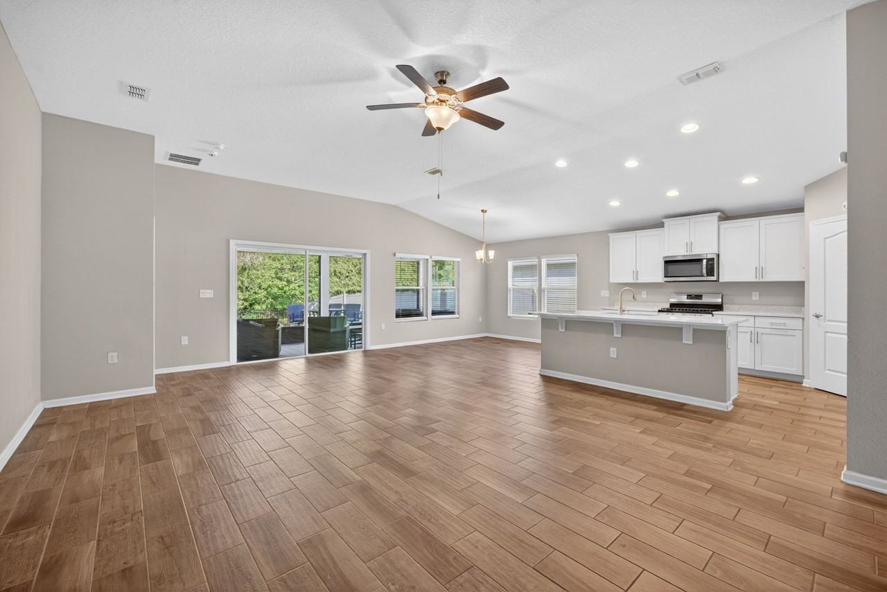 83650 Nether St - Photo 6 of 28