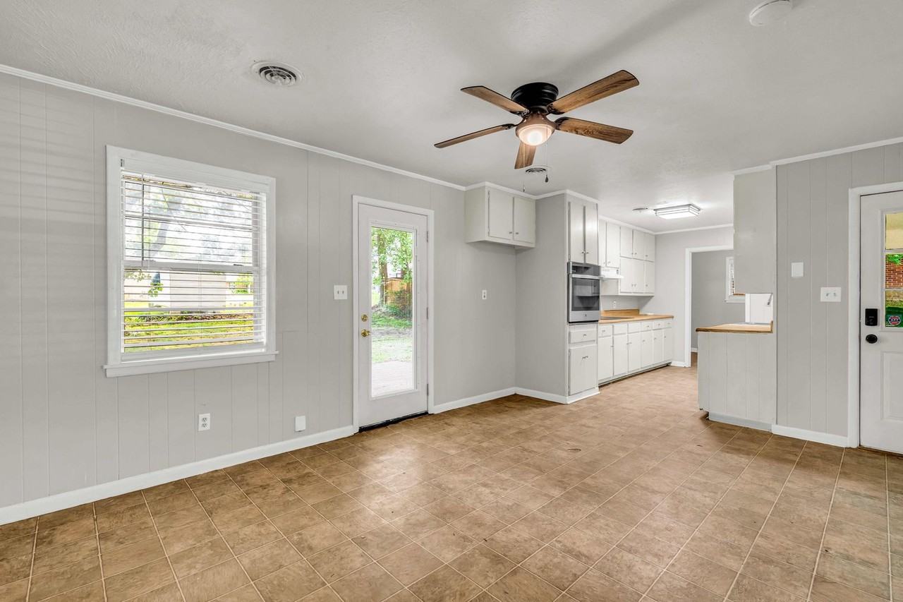 2507 Buckner Ave - Photo 3 of 17